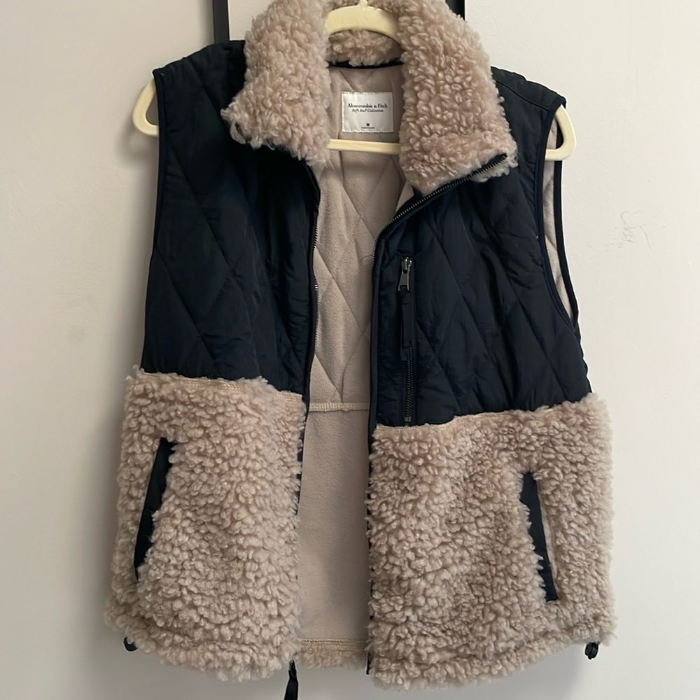 Abercrombie & Fitch vest with Sherpa detail